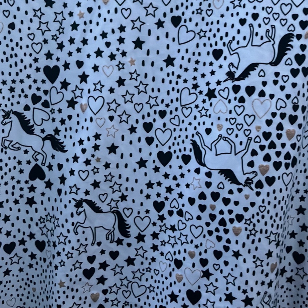 White shirt with hearts unicorns and stars - Picture 2 of 4
